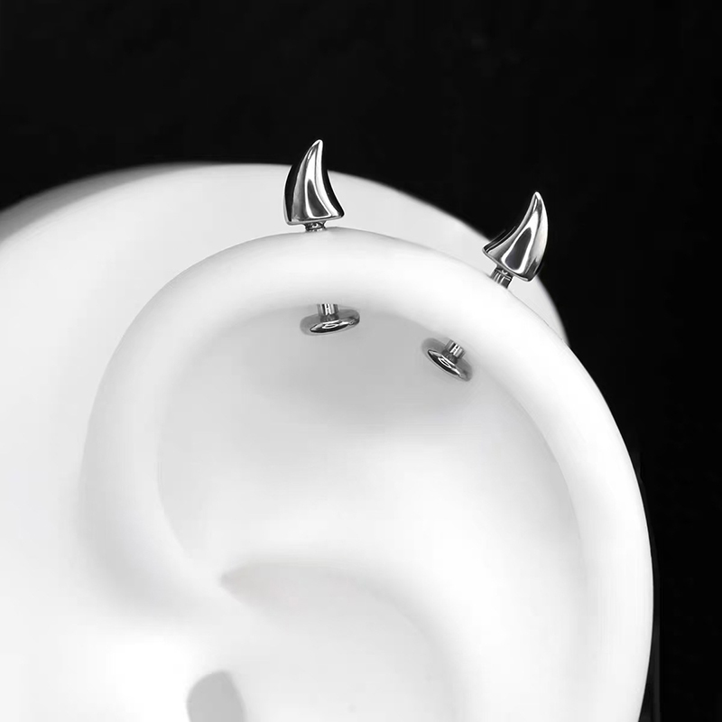 Men Accessories Sale - عرض ساخن: أقراط أذن بتصميم قرون