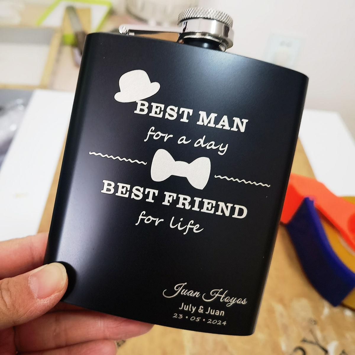 Flask Stainless Steel - قارورة منقوشة مخصصة للرجال 7 أونصة